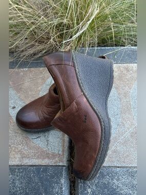 b.o.c. by Born wedge heel slip ons 8.5/40